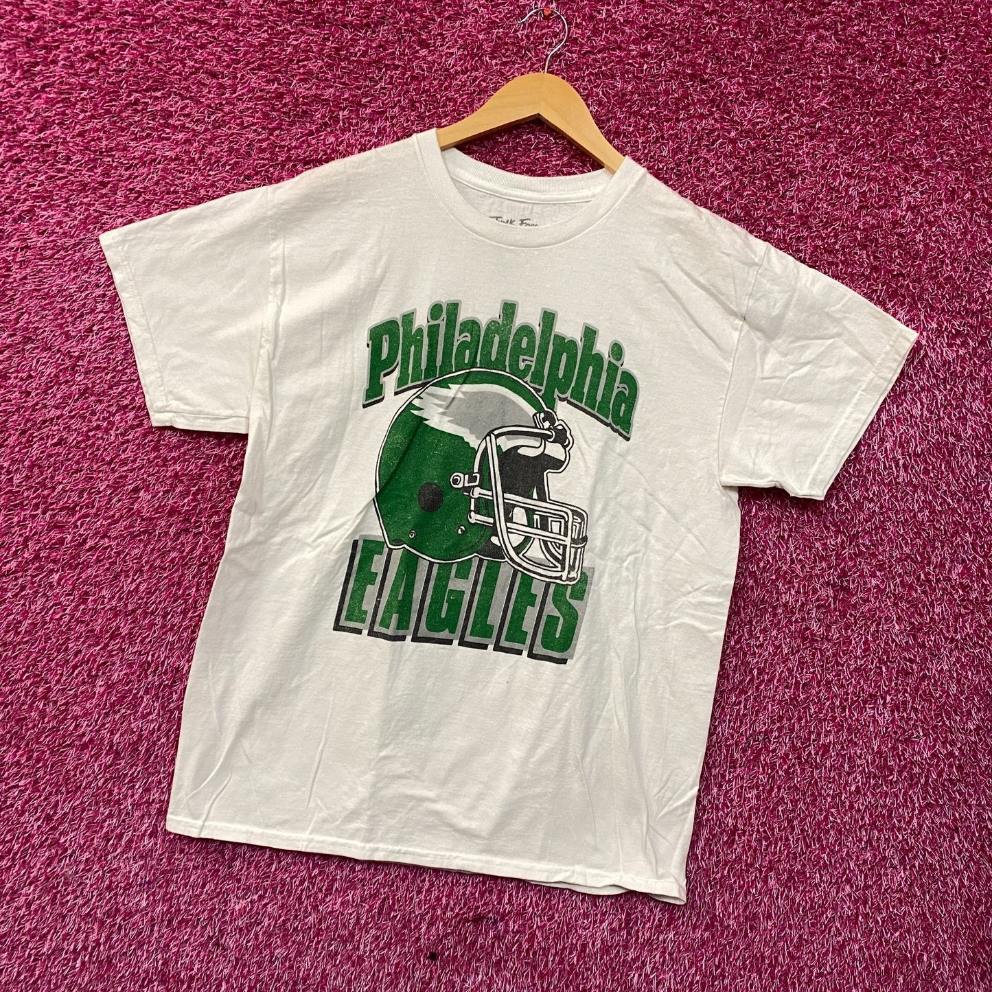 Junk Food Clothing NFL Philadelphia Eagles Throwback Helmet Logo T-Shirt Medium