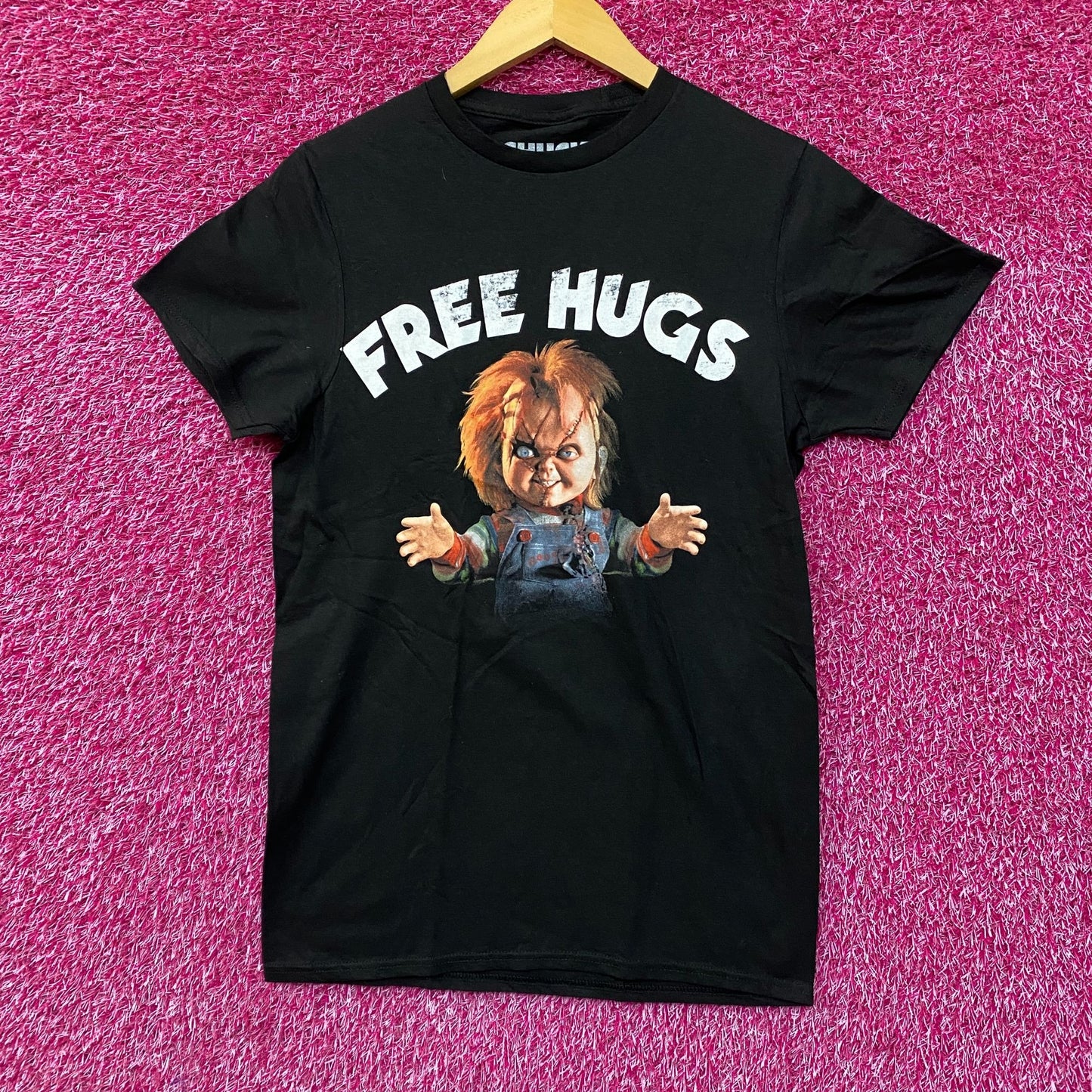Chucky Free Hugs Horror Graphic Design T-Shirt Small