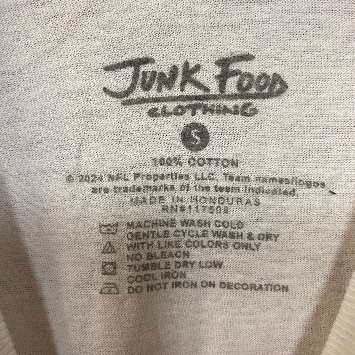 Junk Food Clothing NFL Green Bay Packers Throwback Helmet Logo T-Shirt Small