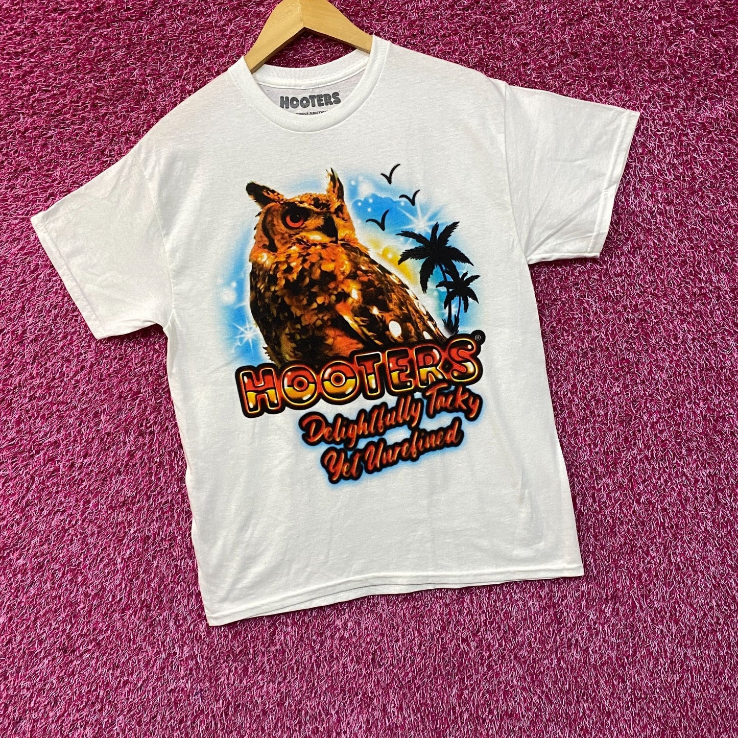 Hooters Delightfully Tacky Yet Unrefined T-Shirt Medium