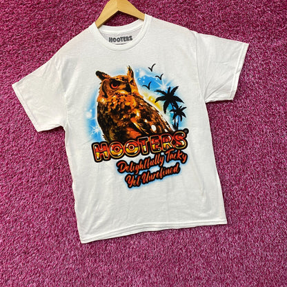 Hooters Delightfully Tacky Yet Unrefined T-Shirt Medium