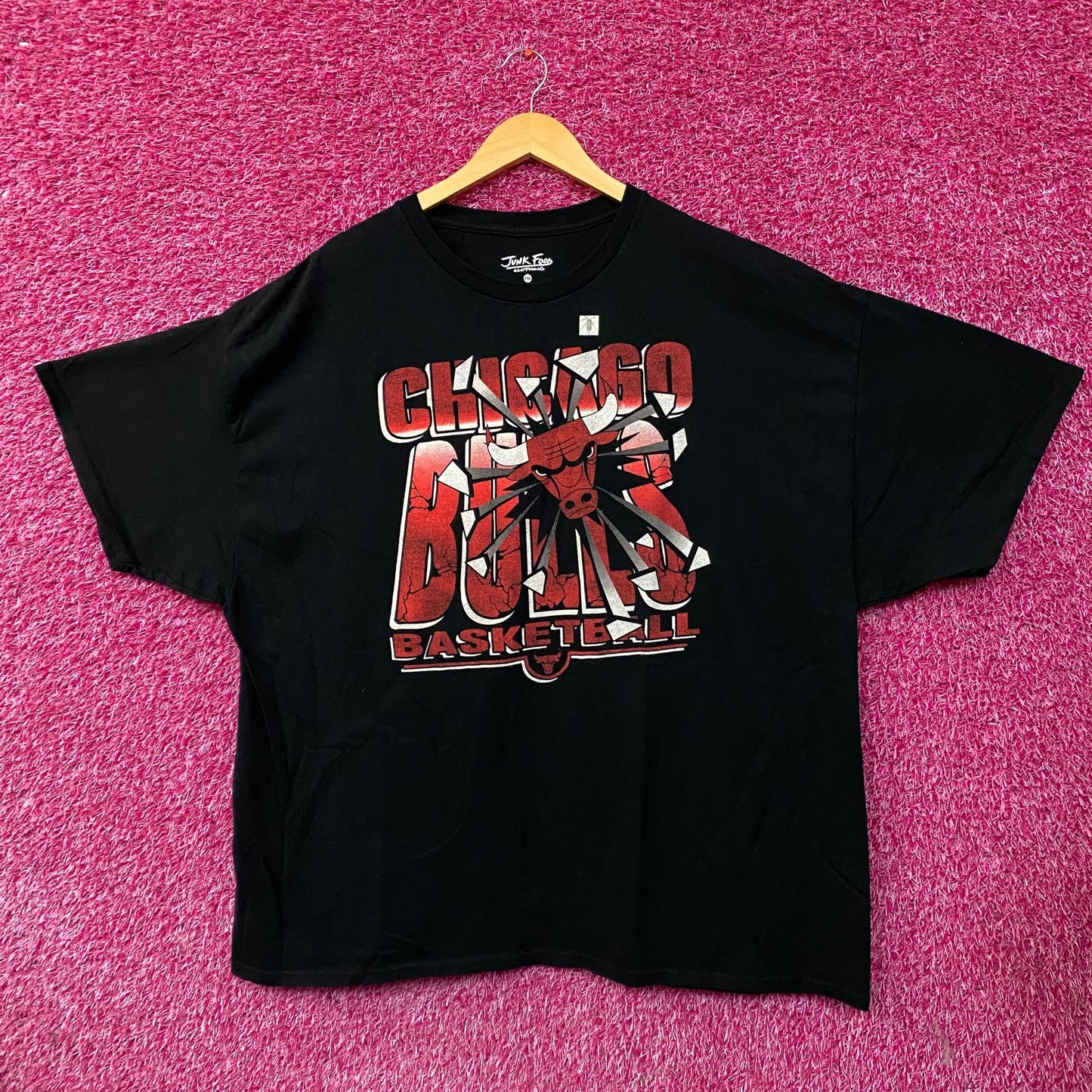 Junk Food Clothing Chicago Bulls Break Through Graphic T-Shirt 2XL