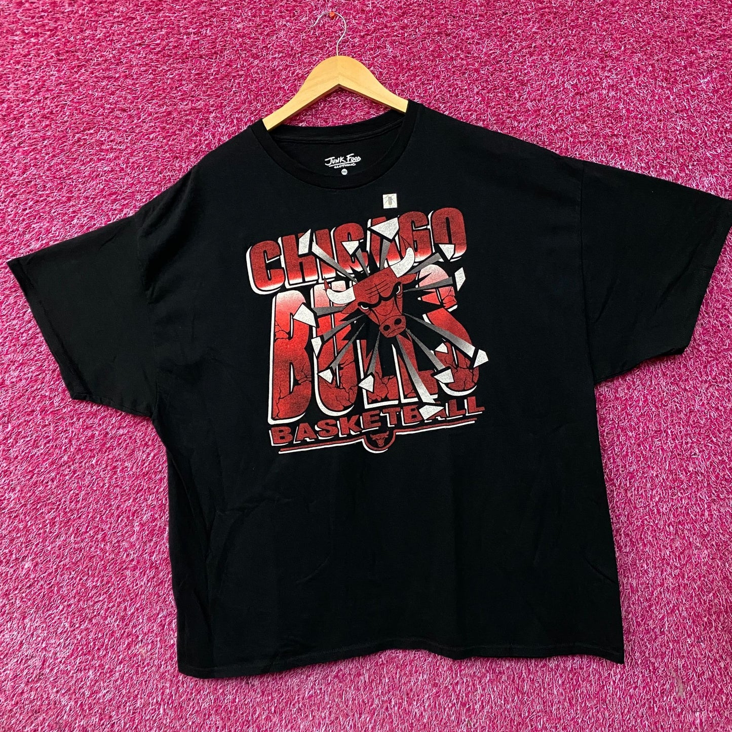 Junk Food Clothing Chicago Bulls Break Through Graphic T-Shirt 2XL