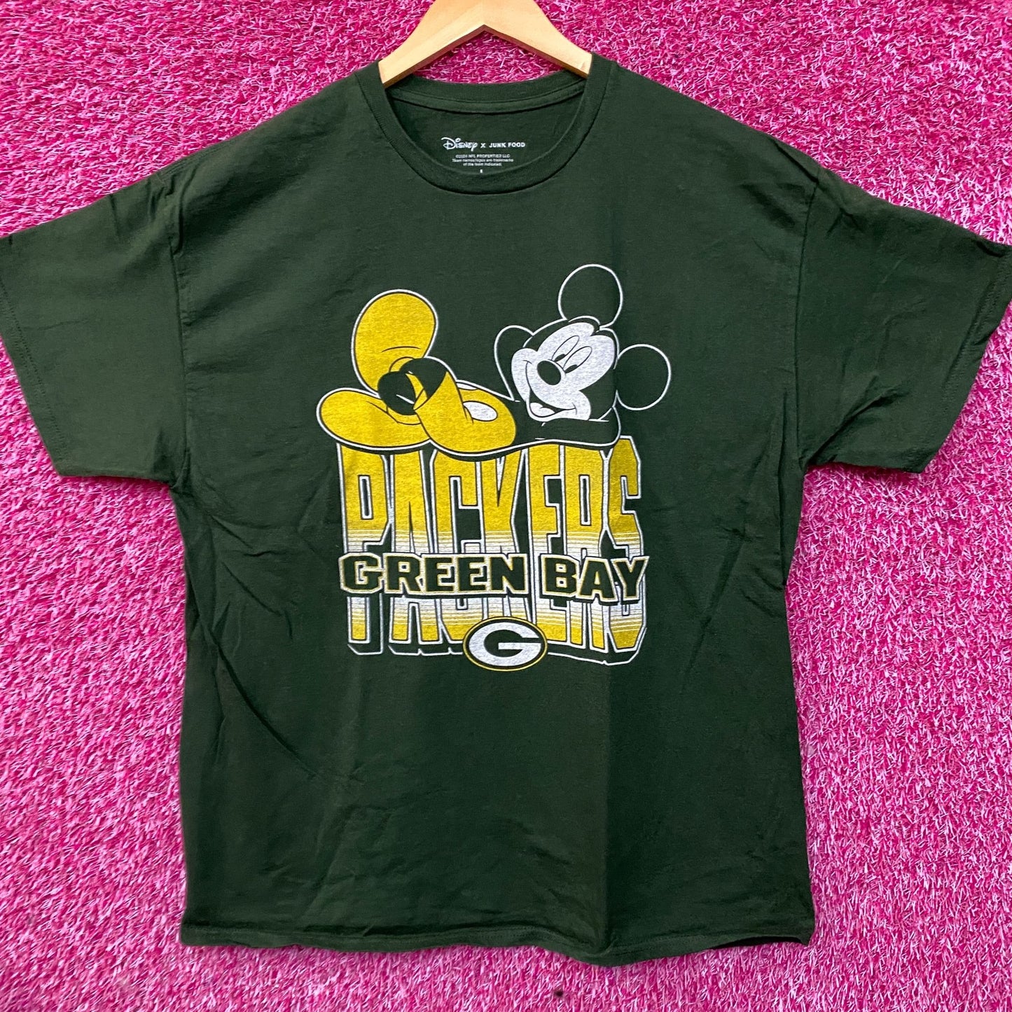 Disney x Junk Food NFL Green Bay Packers Mickey Mouse Kick Back Green Shirt Large
