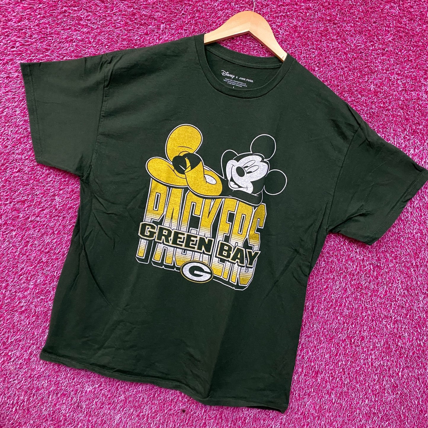 Disney x Junk Food NFL Green Bay Packers Mickey Mouse Kick Back Green Shirt Large