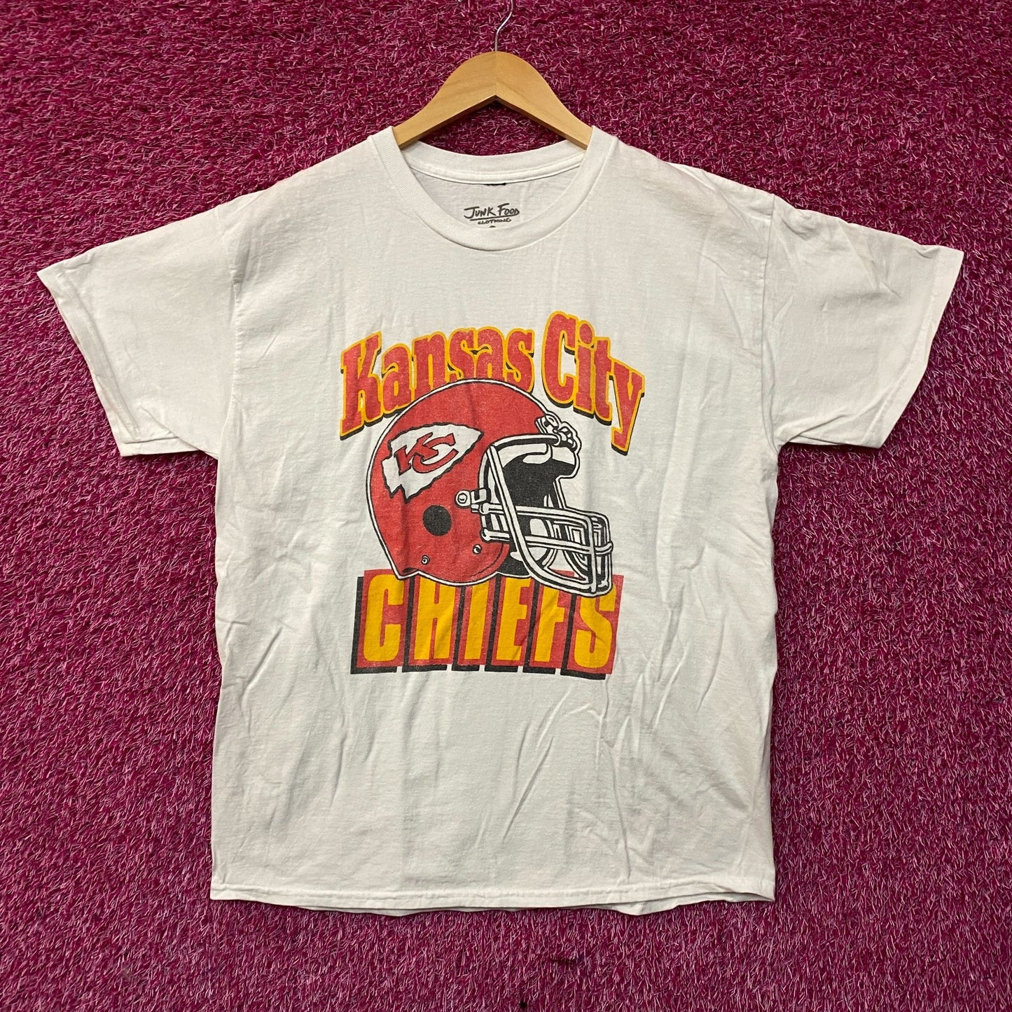 NFL Kansas City Chief Vintage Style Helmet Logo Football T-Shirt Medium