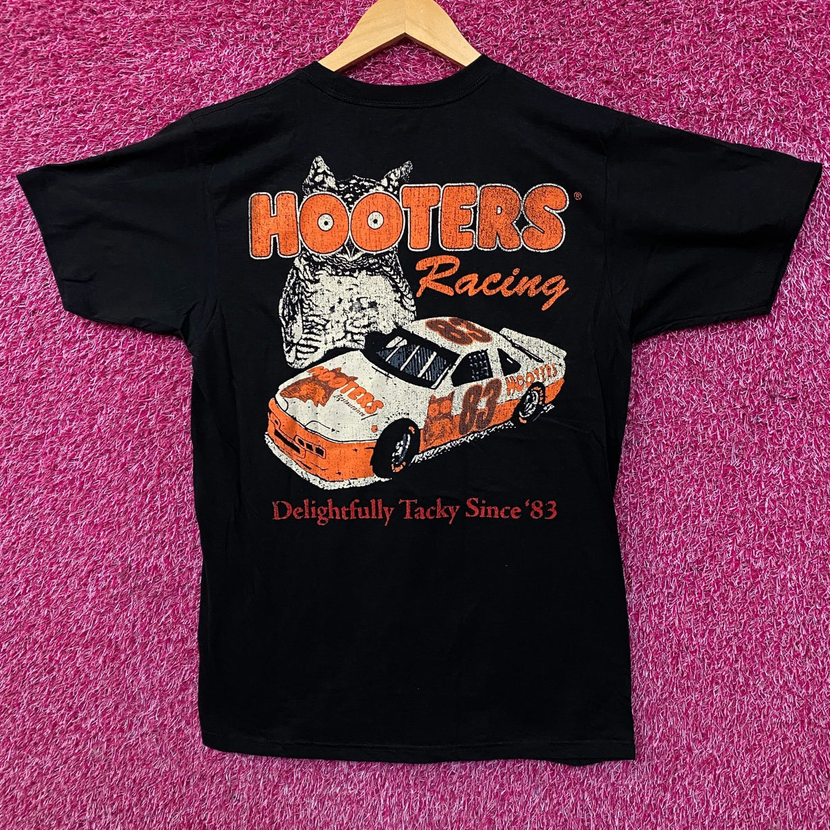 Hooters Racing Delightfully Tacky Since '83 Graphic T-Shirt Medium