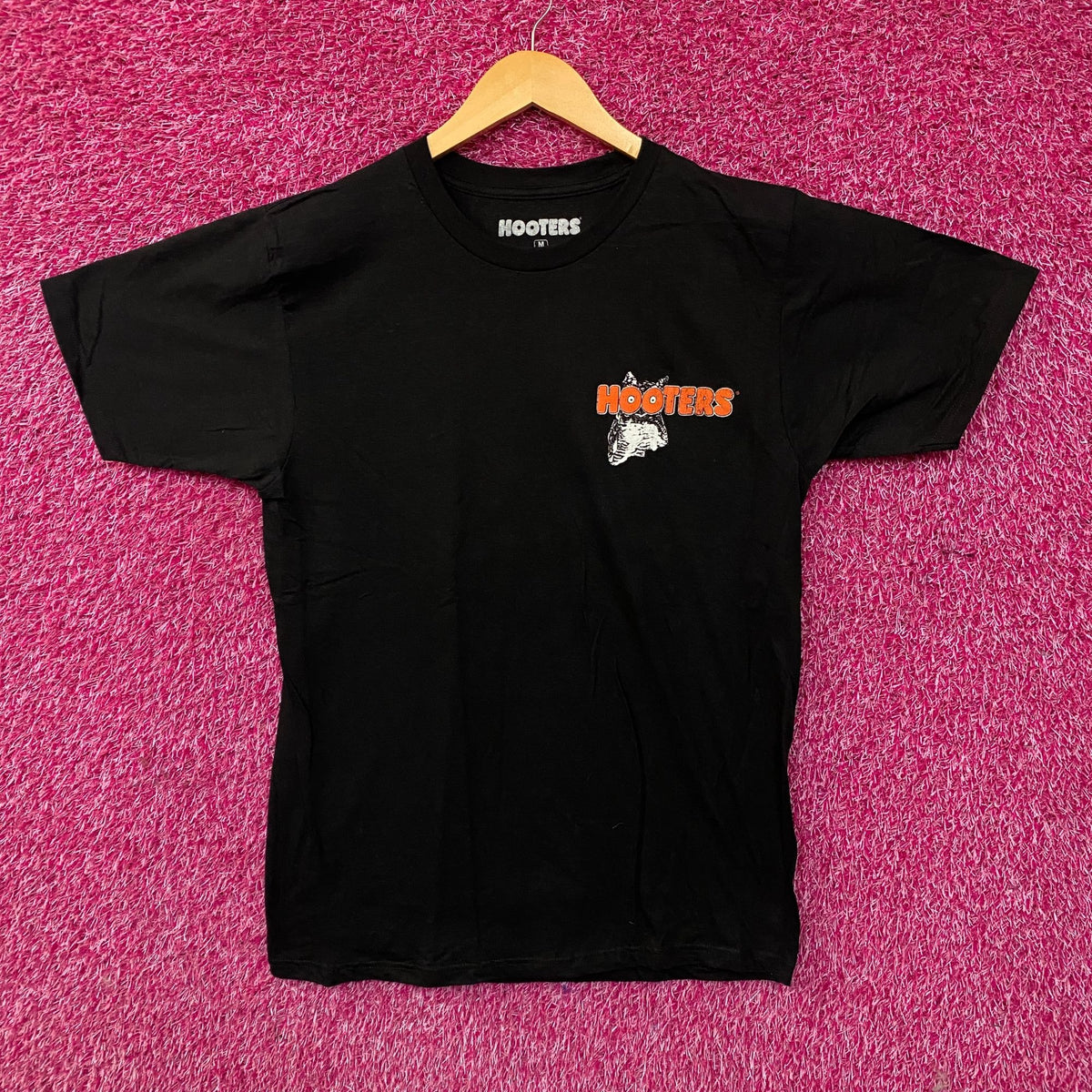 Hooters Racing Delightfully Tacky Since '83 Graphic T-Shirt Medium