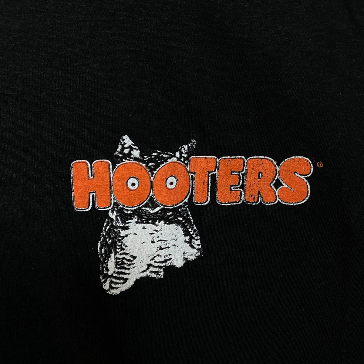 Hooters Racing Delightfully Tacky Since '83 Graphic T-Shirt Medium