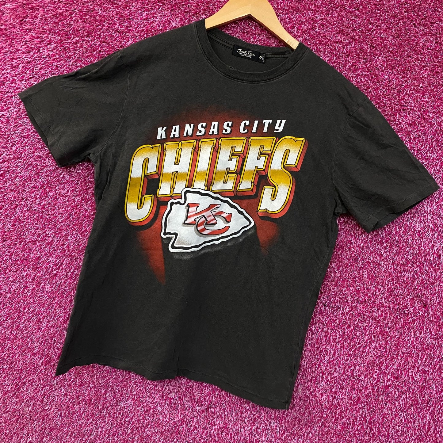 Junk Food Clothing Kansas City Chiefs Women's Graphic T-Shirt Large