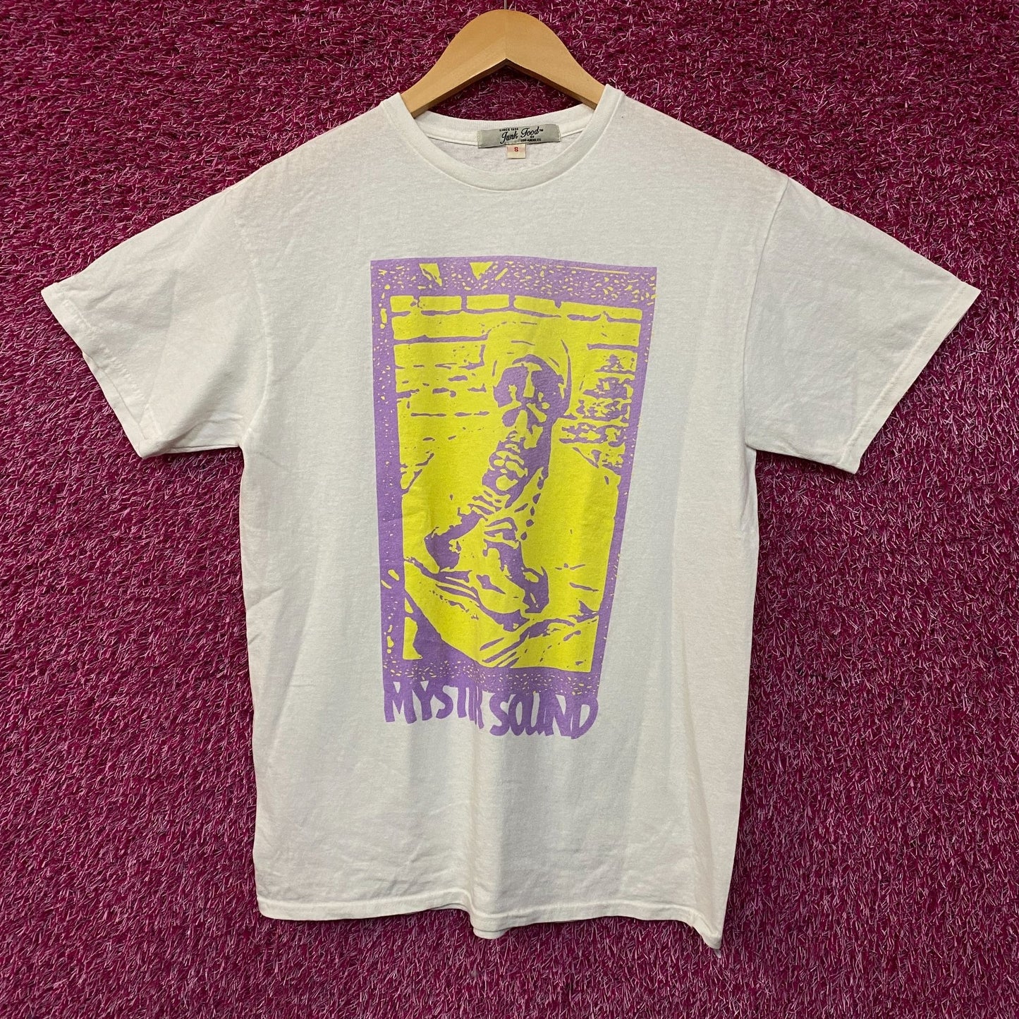 Junk Food Clothing Mystic Sound Studio Graphic T-Shirt Small