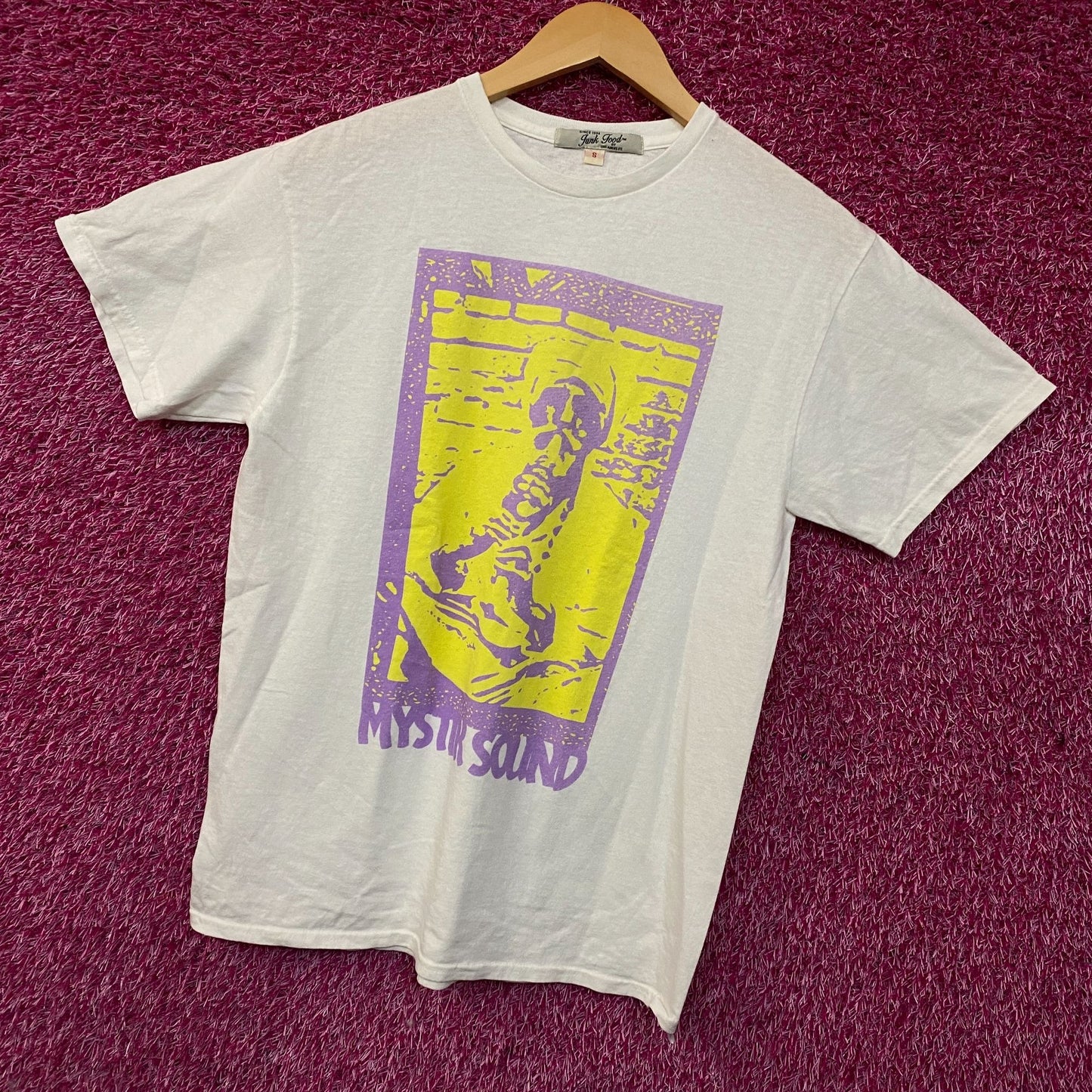 Junk Food Clothing Mystic Sound Studio Graphic T-Shirt Small