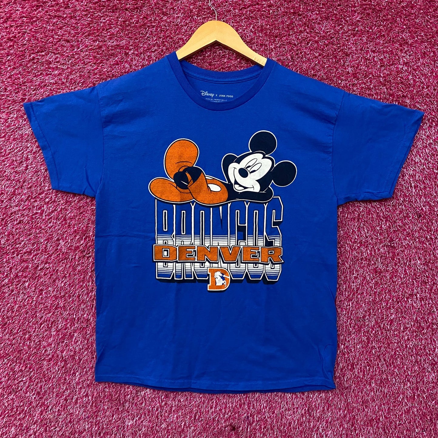 Disney x Junk Food NFL Denver Broncos Mickey Mouse Kick Back T-Shirt Medium