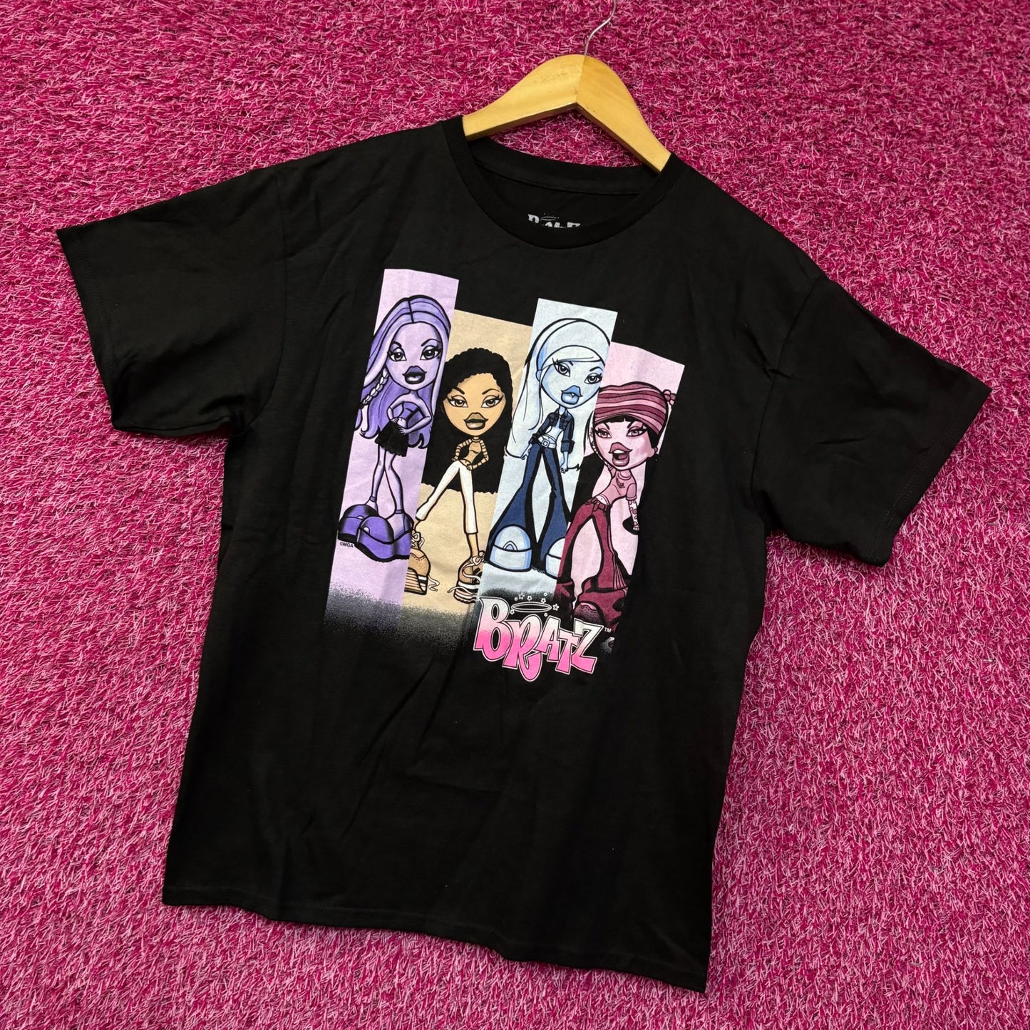 Bratz Dolls Retro Graphic Design T-Shirt Small