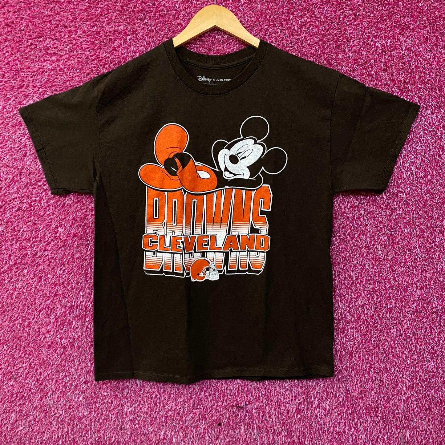 Junk Food x NFL Disney Mickey Mouse Kick Back Browns Cleveland Brown Shirt Medium
