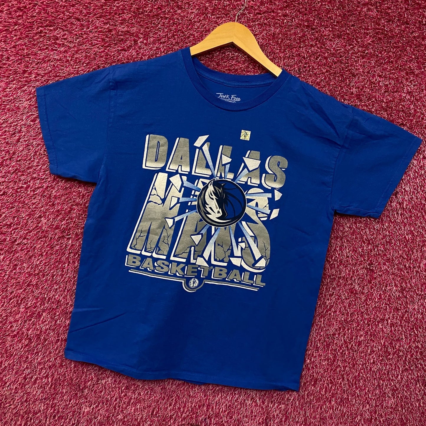 Junk Food Dallas Mavericks Break Through Basketball T-Shirt Medium