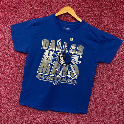 Junk Food Dallas Mavericks Break Through Basketball T-Shirt Medium