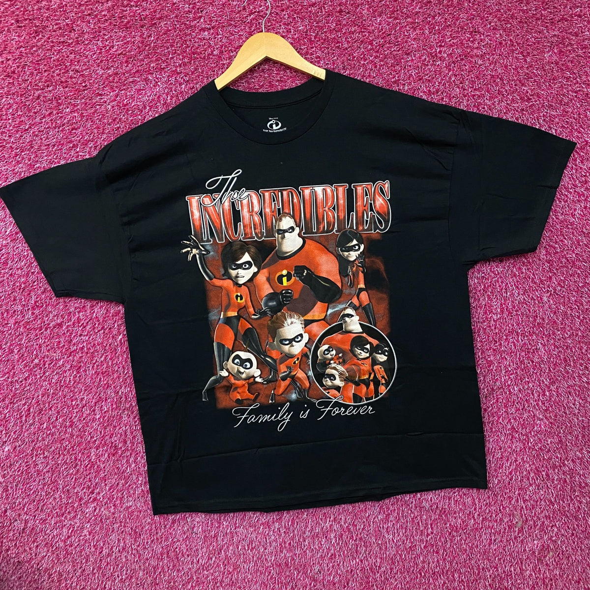 The Incredibles "Family is Forever" Graphic T-Shirt 2XL