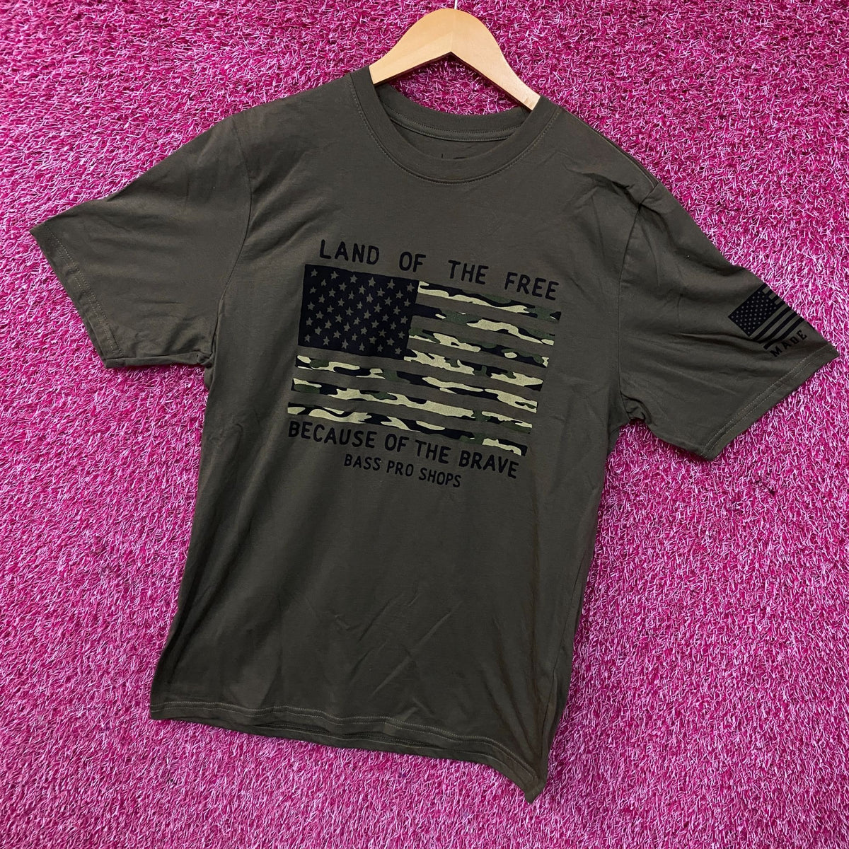 Bass Pro Shops Land of the Free Graphic T-Shirt Medium