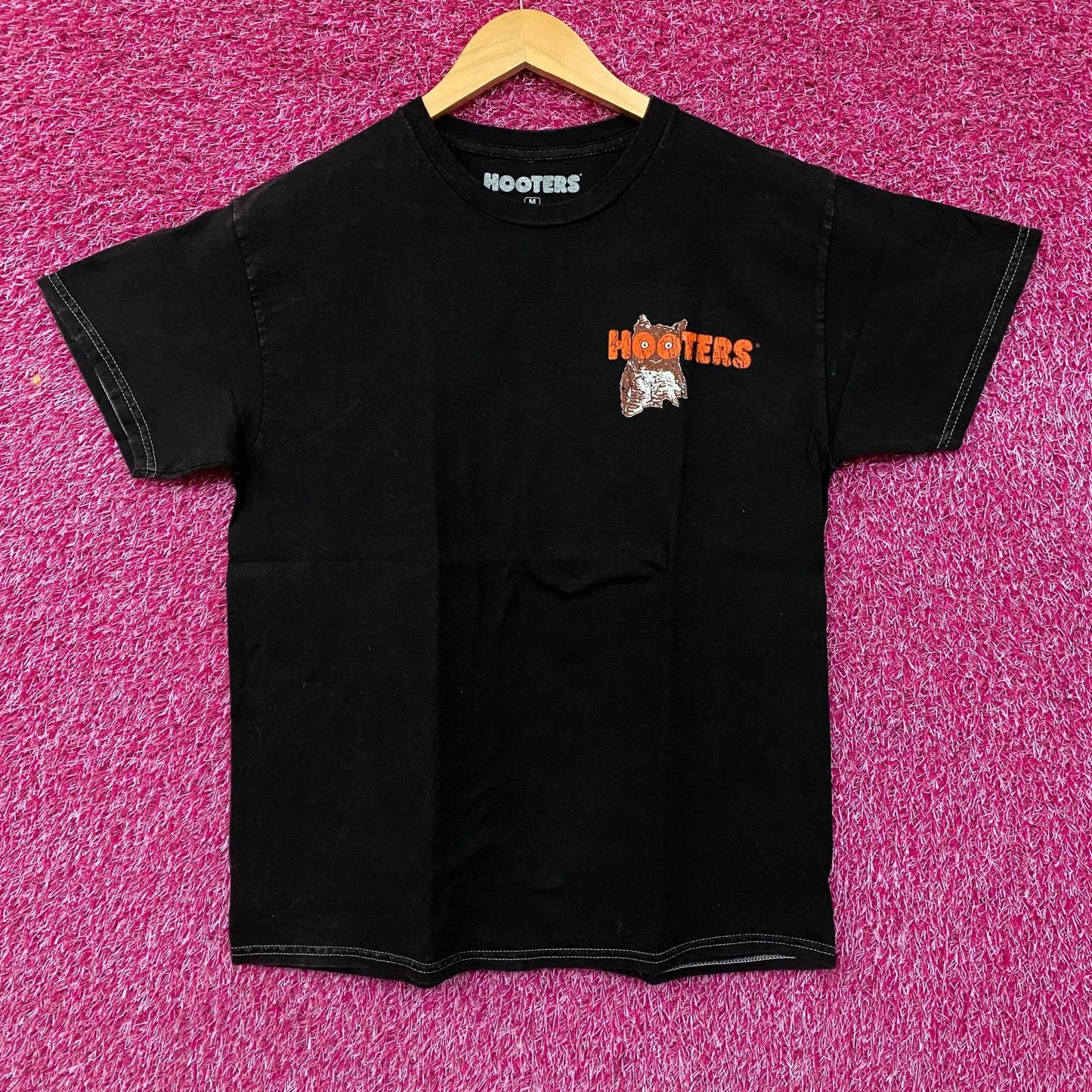 Hooters Clearwater Promotional Graphic T-Shirt Medium
