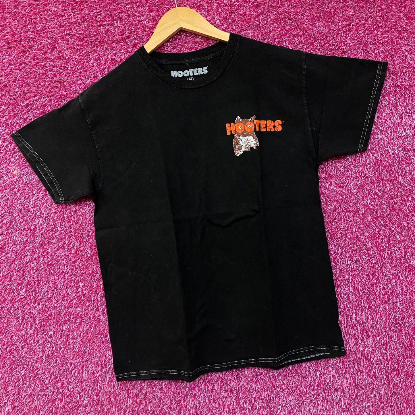 Hooters Clearwater Promotional Graphic T-Shirt Medium