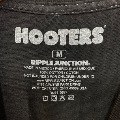 Hooters Clearwater Promotional Graphic T-Shirt Medium