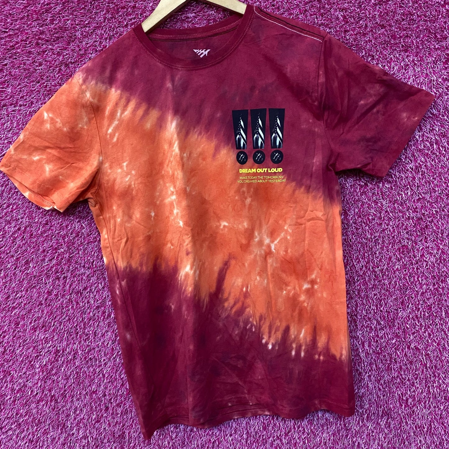 Paper Planes | Do or Dye Dream Out Loud Chromatic T-Shirt Small