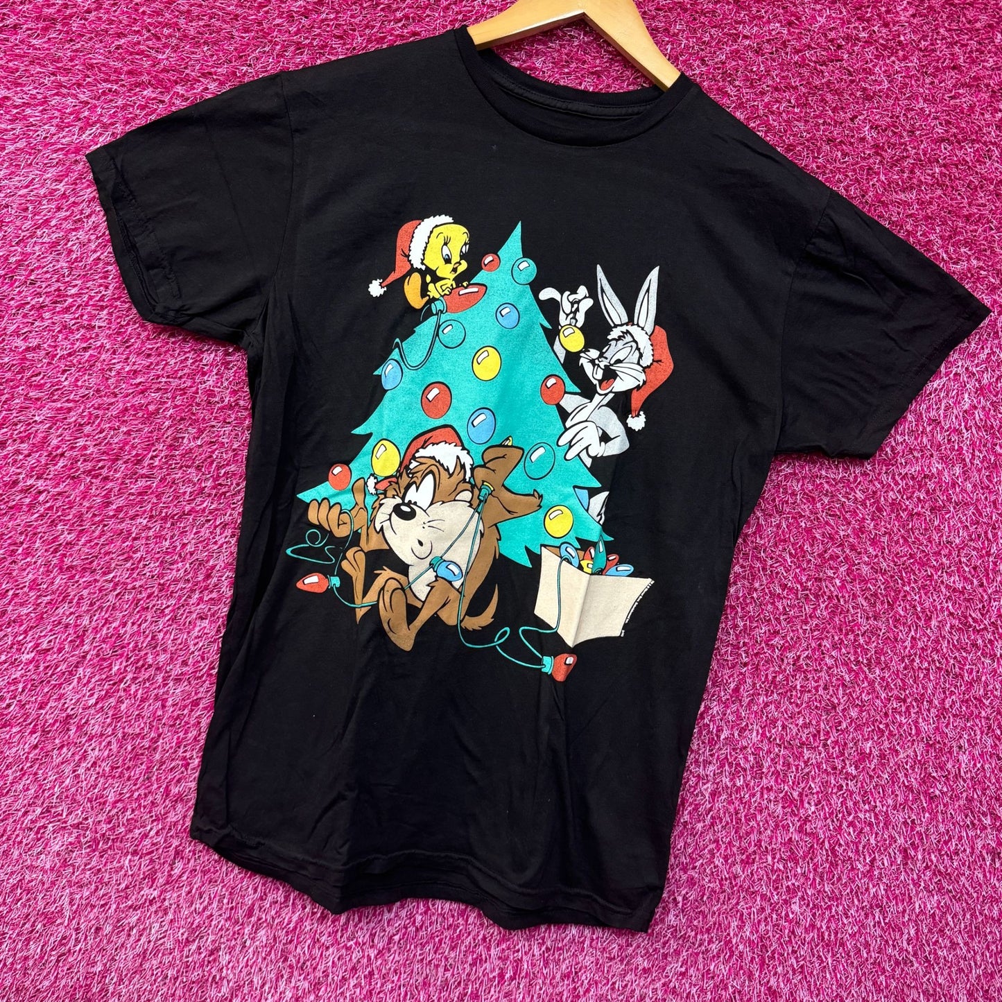 Bugs Bunny Tweety Bird Taz Looney Tunes Christmas Tee M