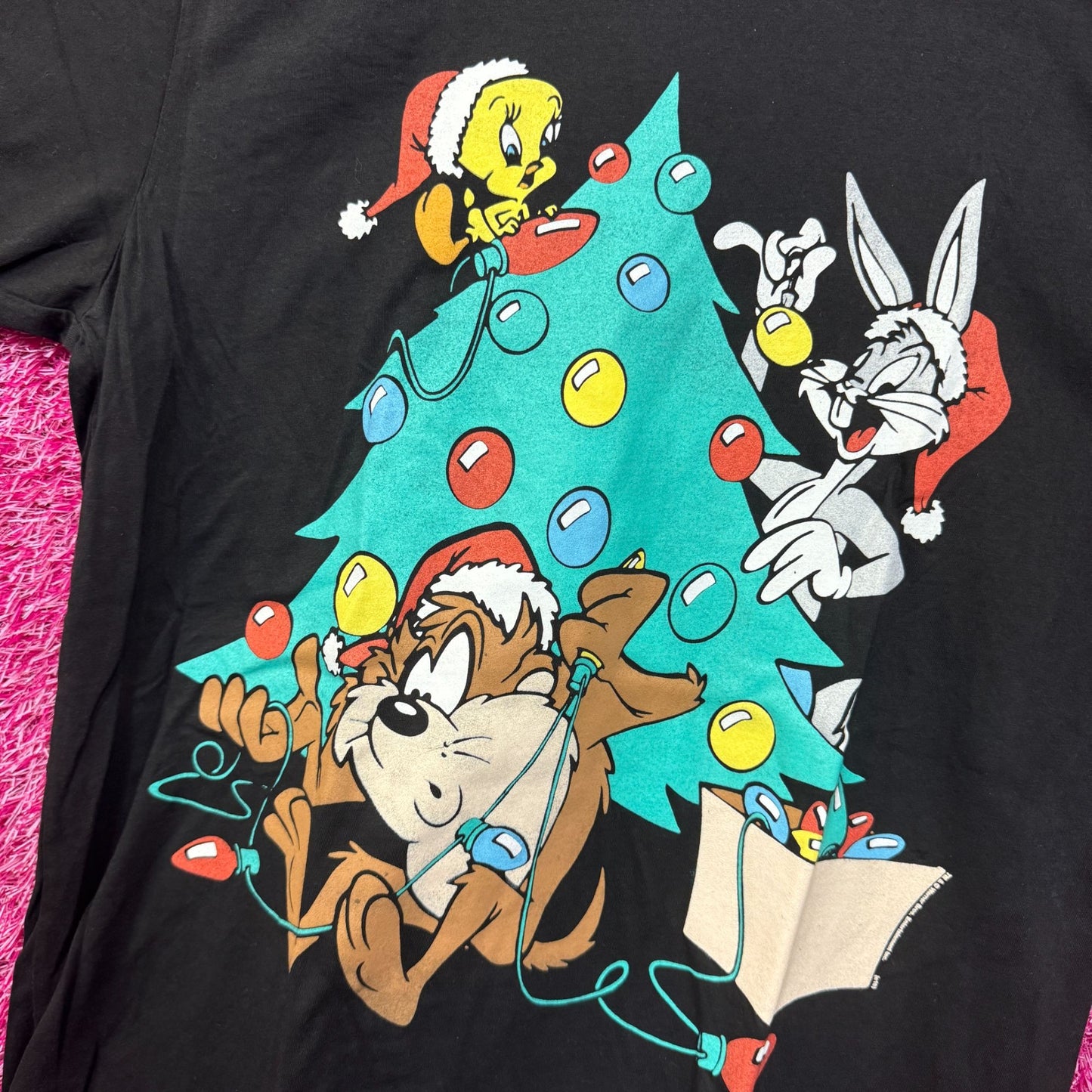 Bugs Bunny Tweety Bird Taz Looney Tunes Christmas Tee M