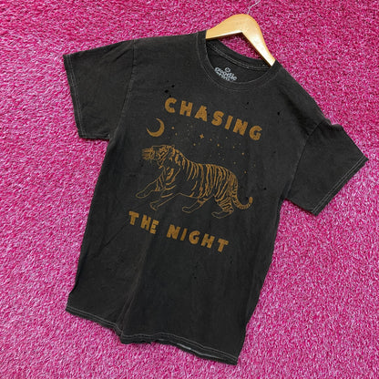 Chasing the night distressed Tiger Tshirt size medium