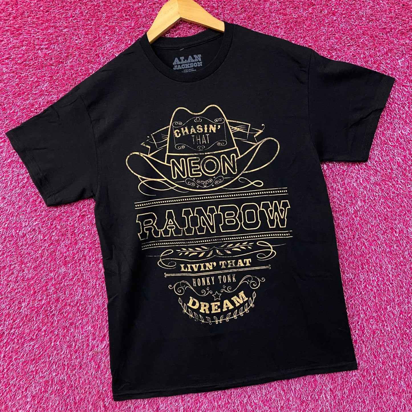 Alan Jackson Chasin That Neon Rainbow Graphic T-Shirt Medium