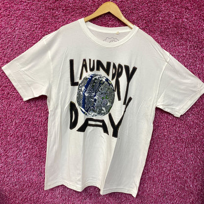 Extra Vitamins LAUNDRY DAY Globe Graphic T-Shirt XL