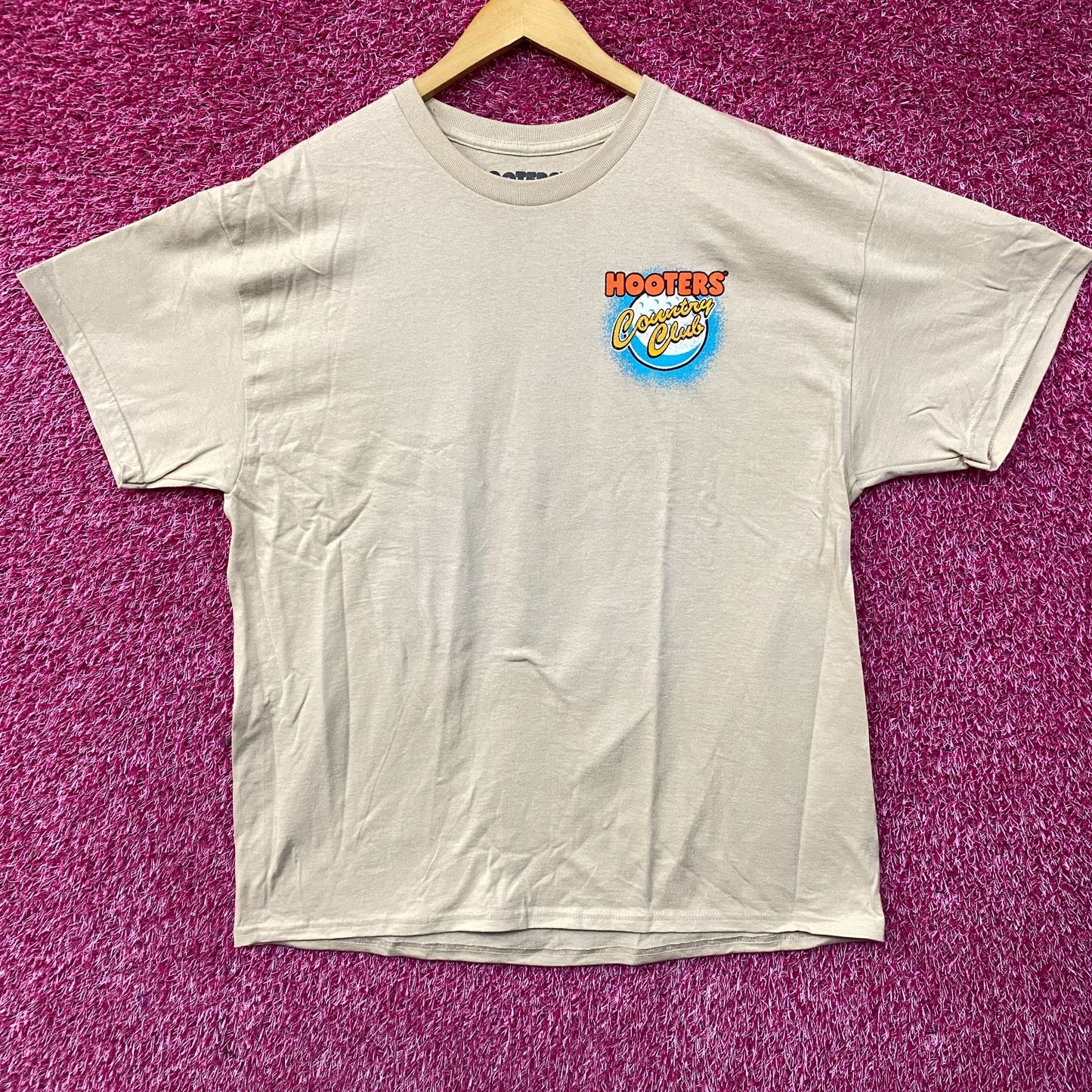Hooters Country Club T-Shirt Size Extra Large