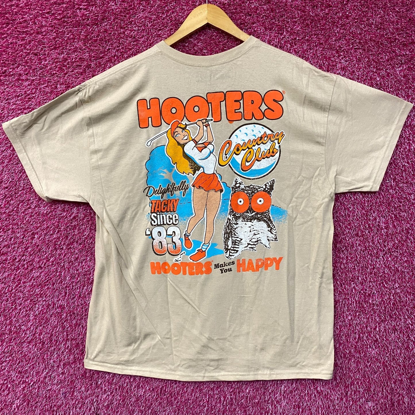 Hooters Country Club T-Shirt Size Extra Large