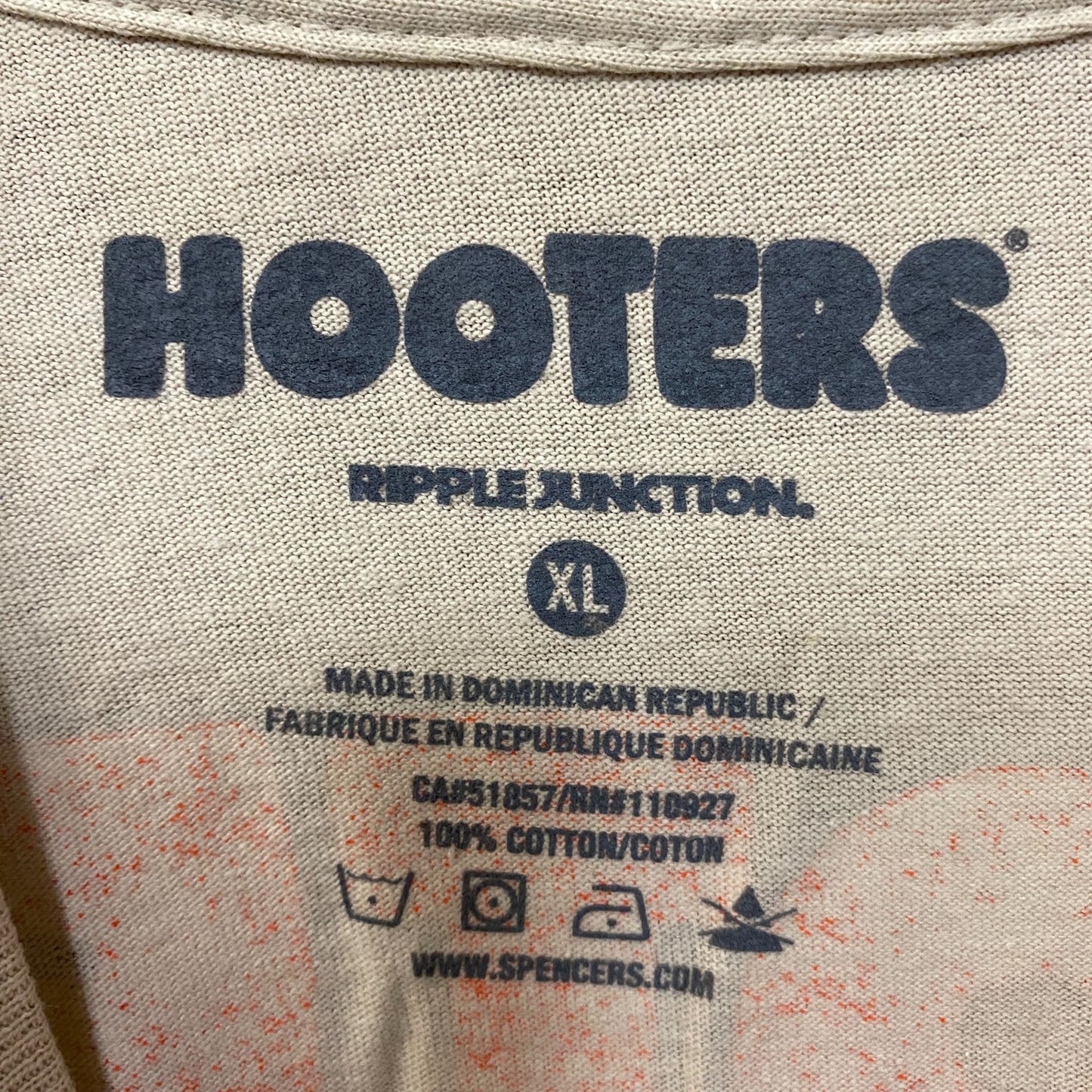 Hooters Country Club T-Shirt Size Extra Large