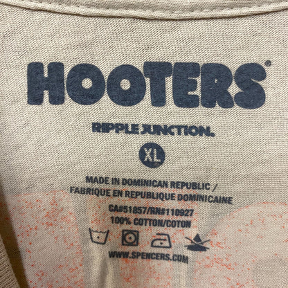 Hooters Country Club T-Shirt Size Extra Large
