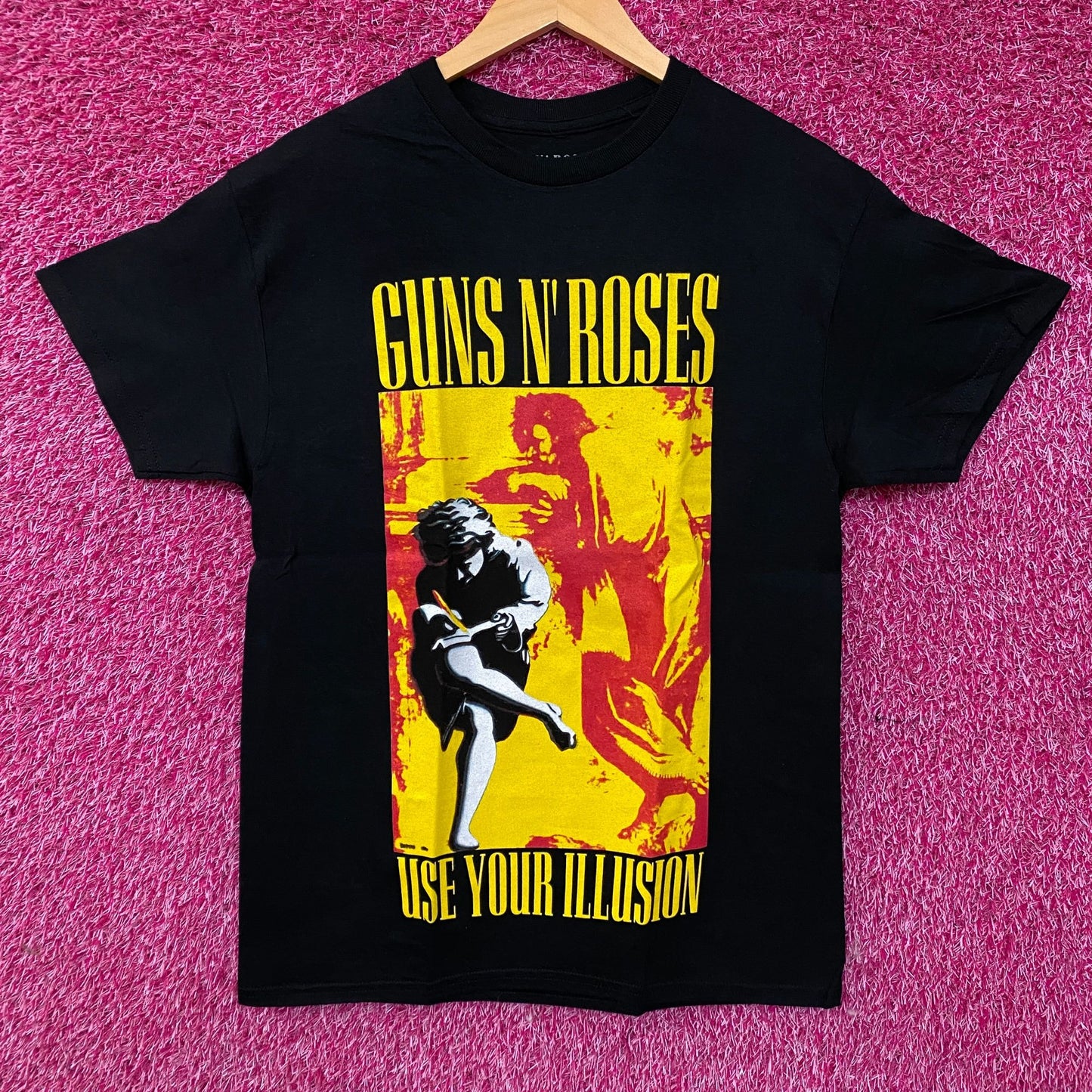 Guns N' Roses Use Your Illusion Hard Rock T-shirt Medium