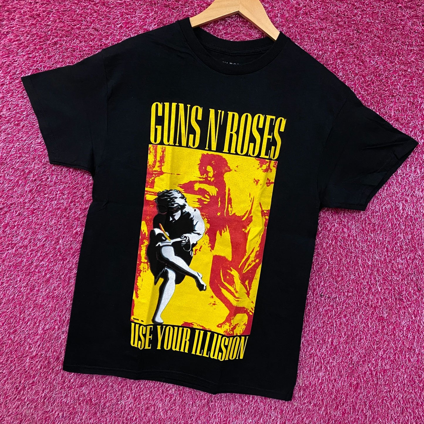 Guns N' Roses Use Your Illusion Hard Rock T-shirt Medium