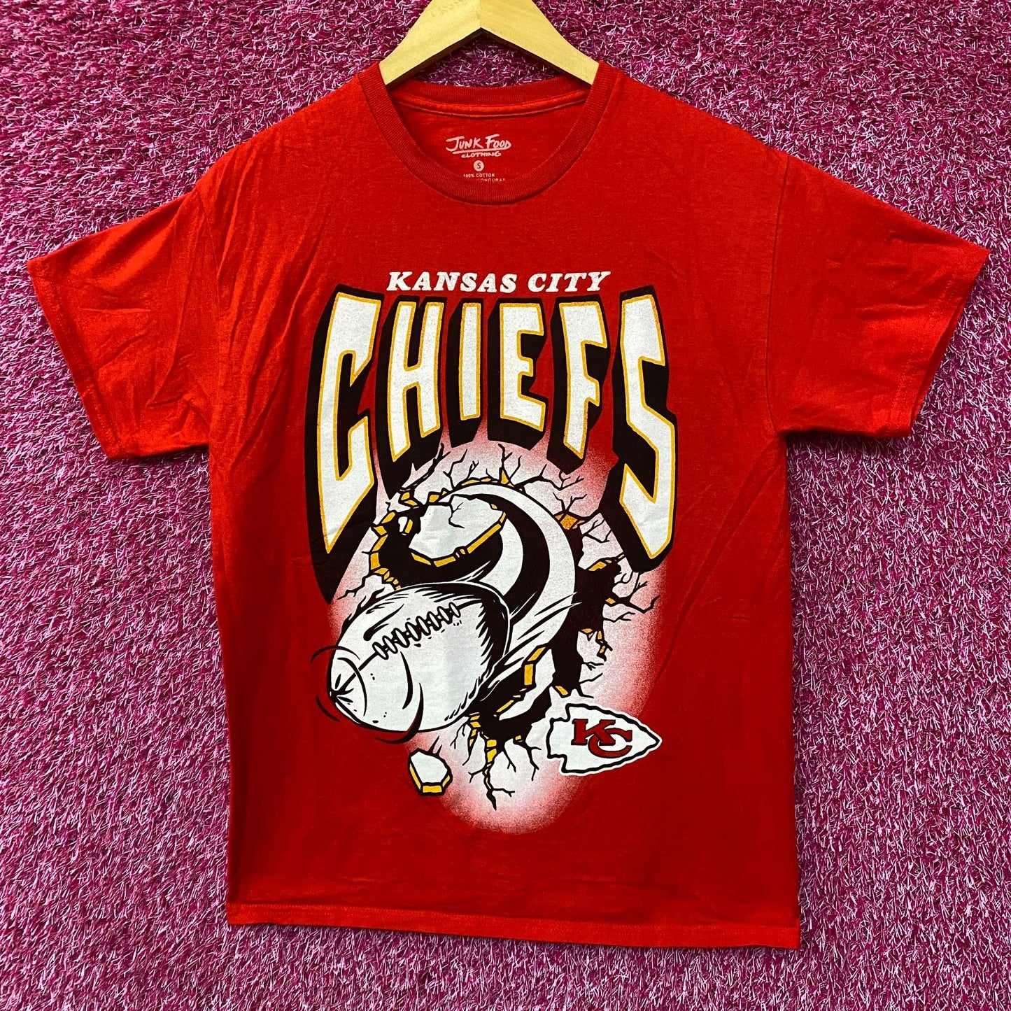 Junk Food NFL Kansas City Chiefs Break Through  T-Shirt Small