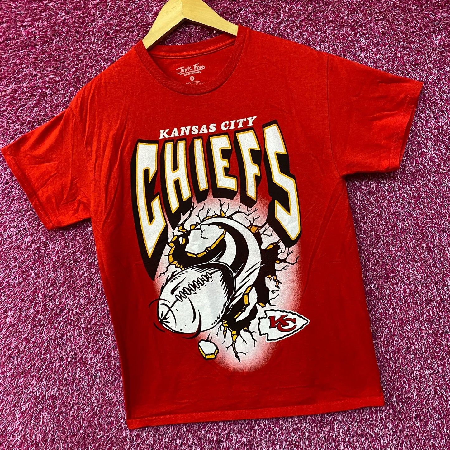 Junk Food NFL Kansas City Chiefs Break Through  T-Shirt Small