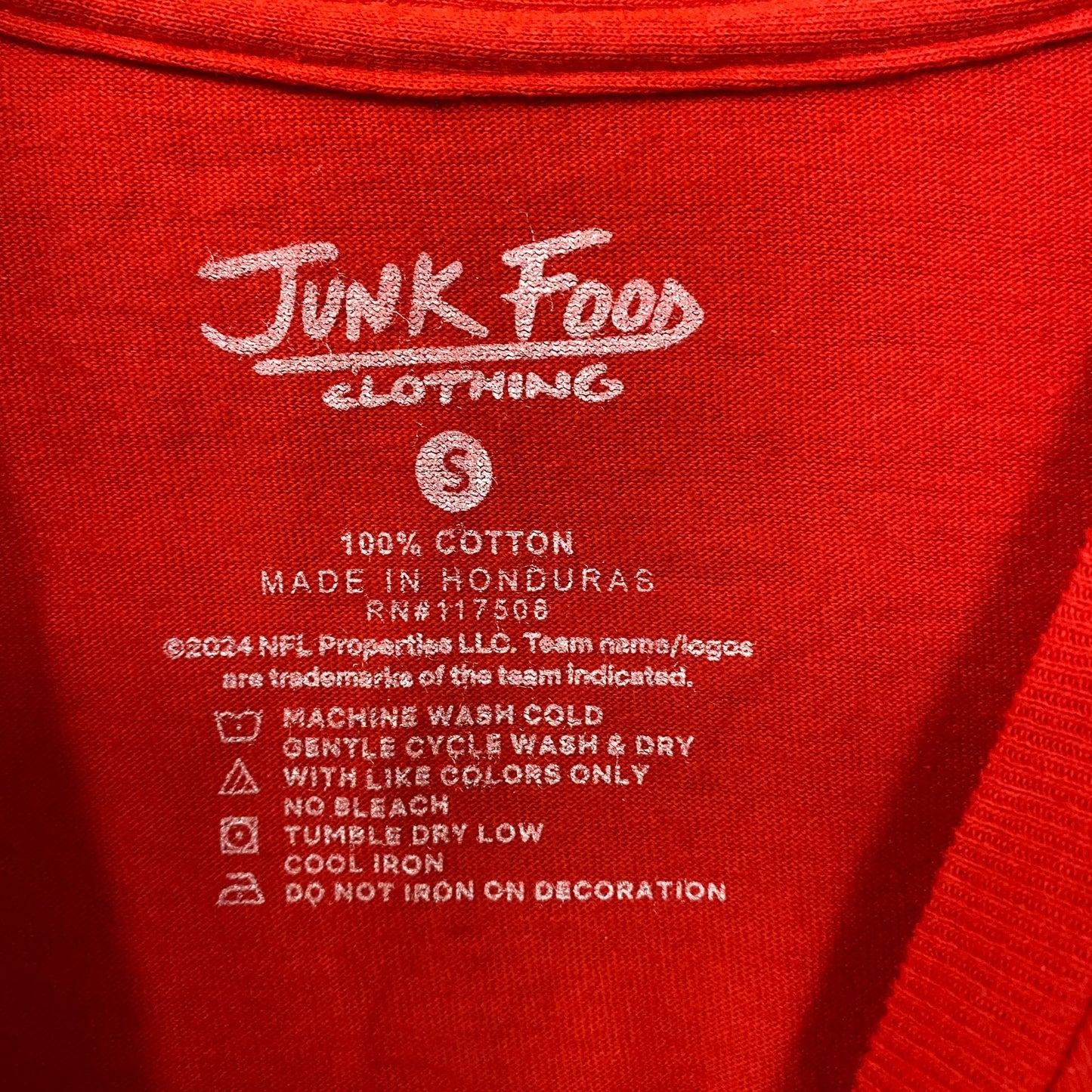 Junk Food NFL Kansas City Chiefs Break Through  T-Shirt Small