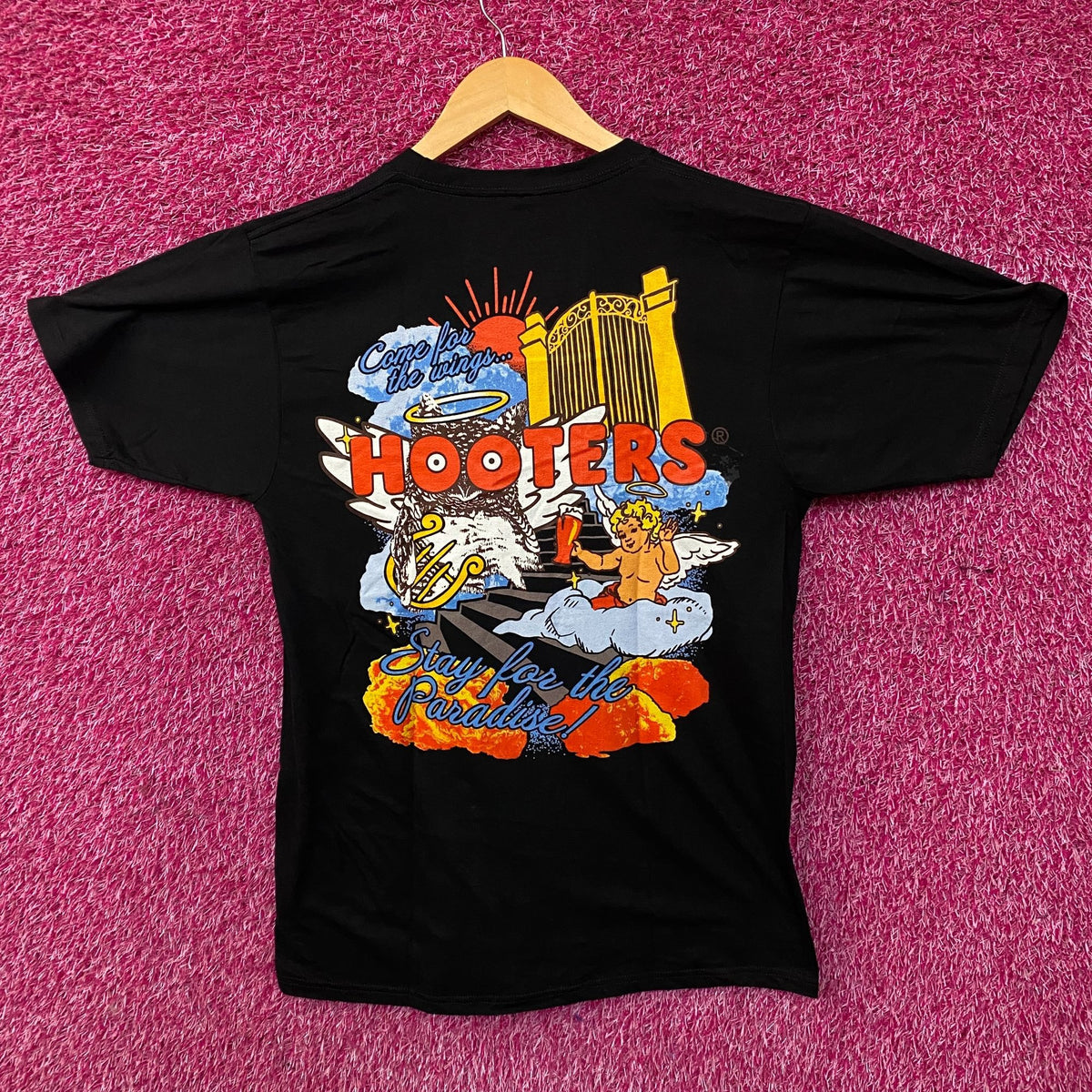 Hooters "Where Angels Get Their Wings!" Graphic T-Shirt Medium