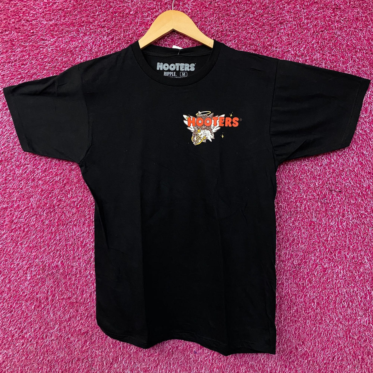 Hooters "Where Angels Get Their Wings!" Graphic T-Shirt Medium