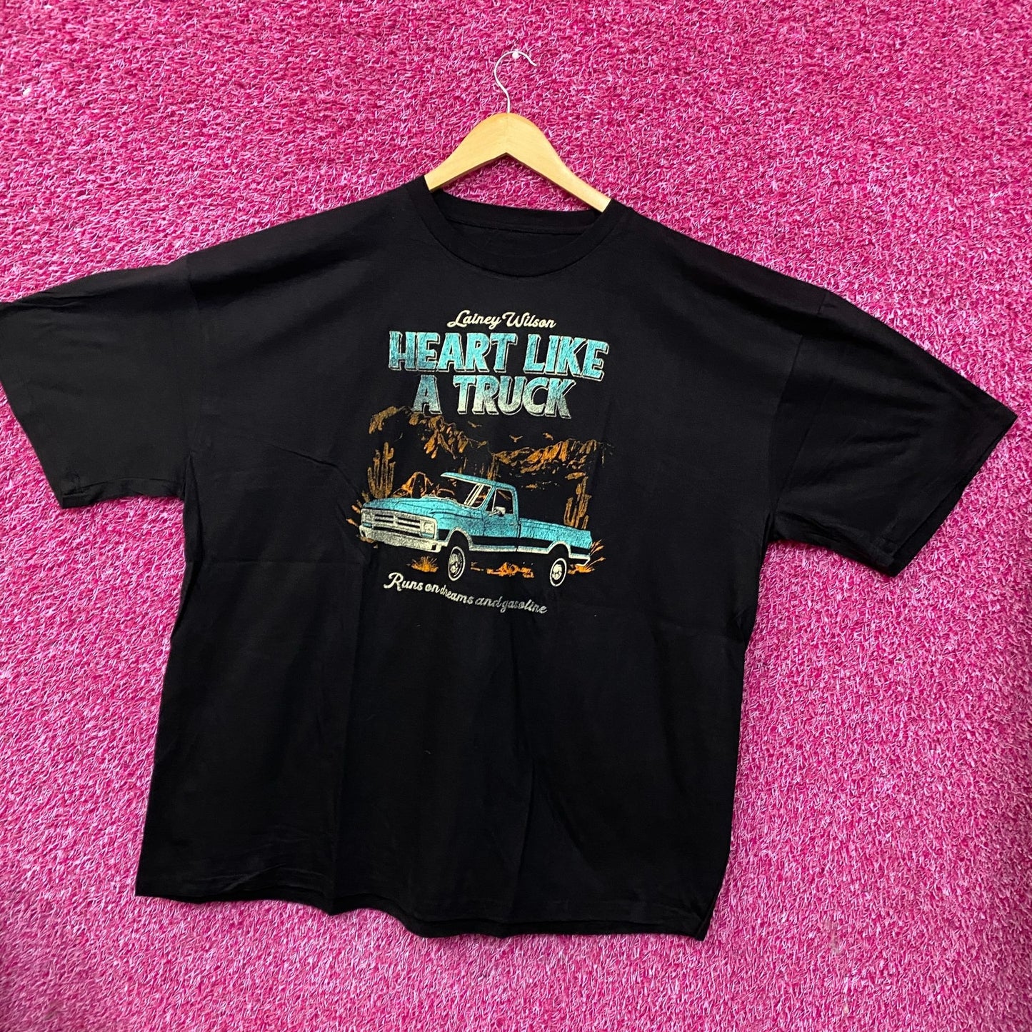 Lainey Wilson Heart Like a Truck Graphic T-Shirt XL