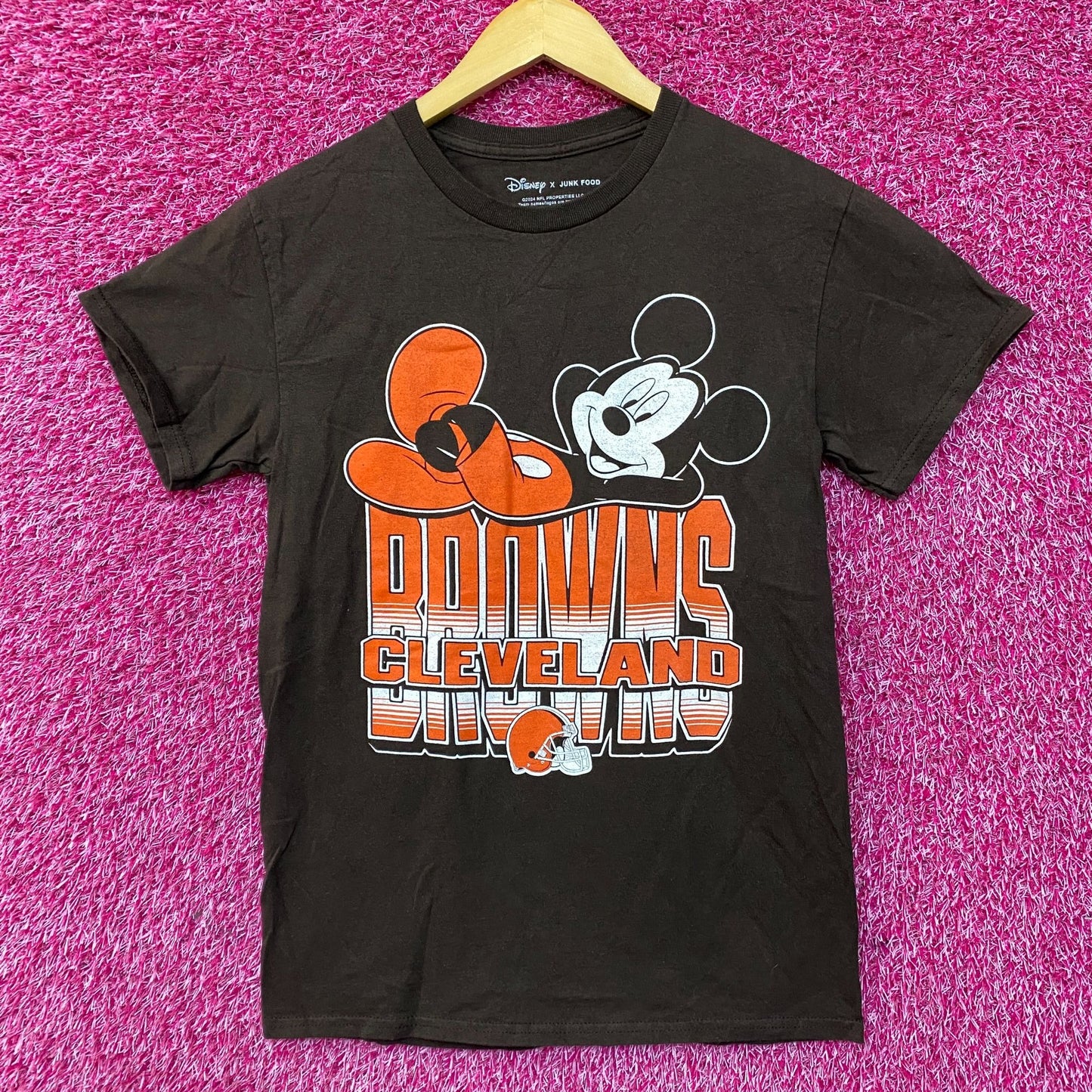 Junk Food x NFL Disney Mickey Mouse Kick Back Browns Cleveland Brown Shirt XS