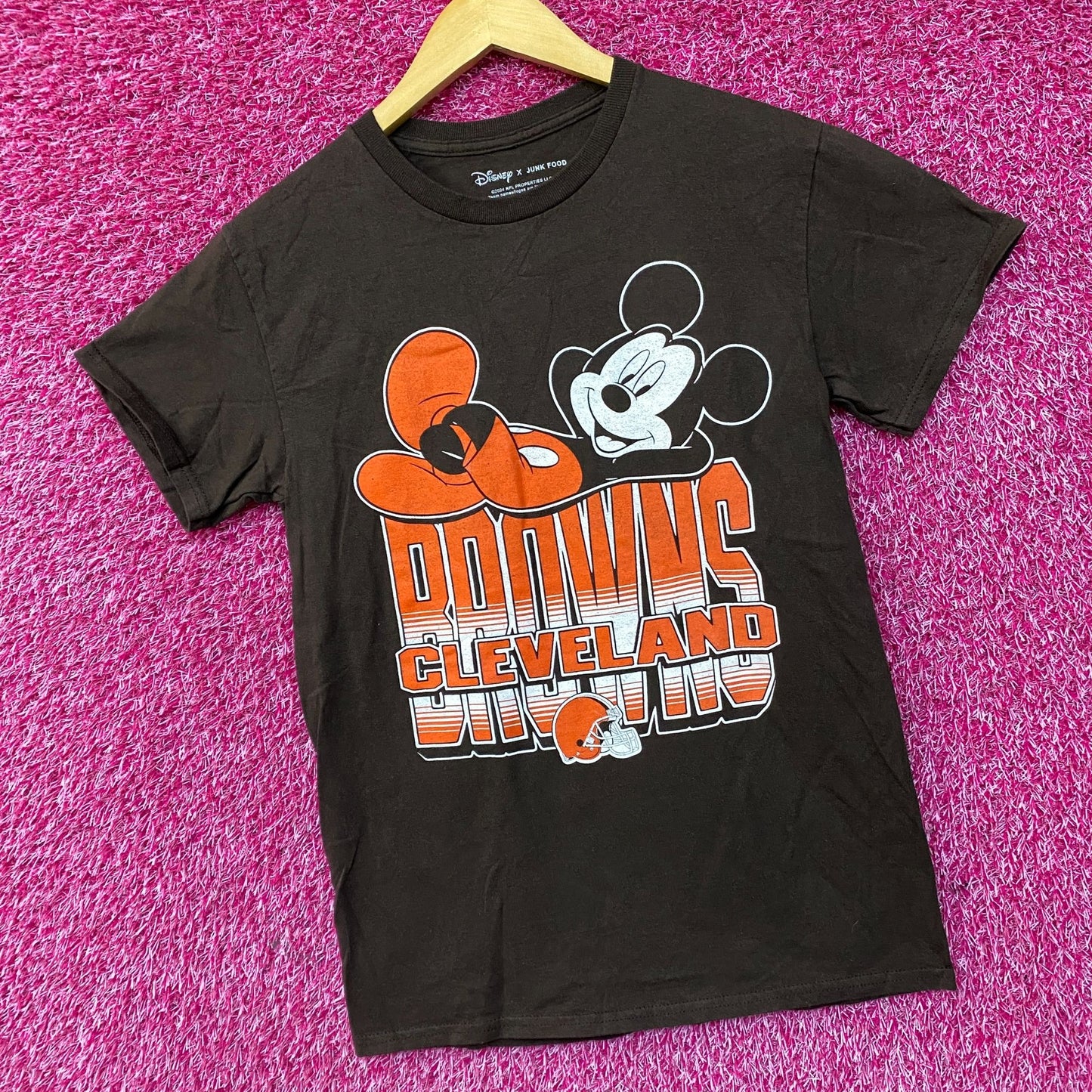 Junk Food x NFL Disney Mickey Mouse Kick Back Browns Cleveland Brown Shirt XS