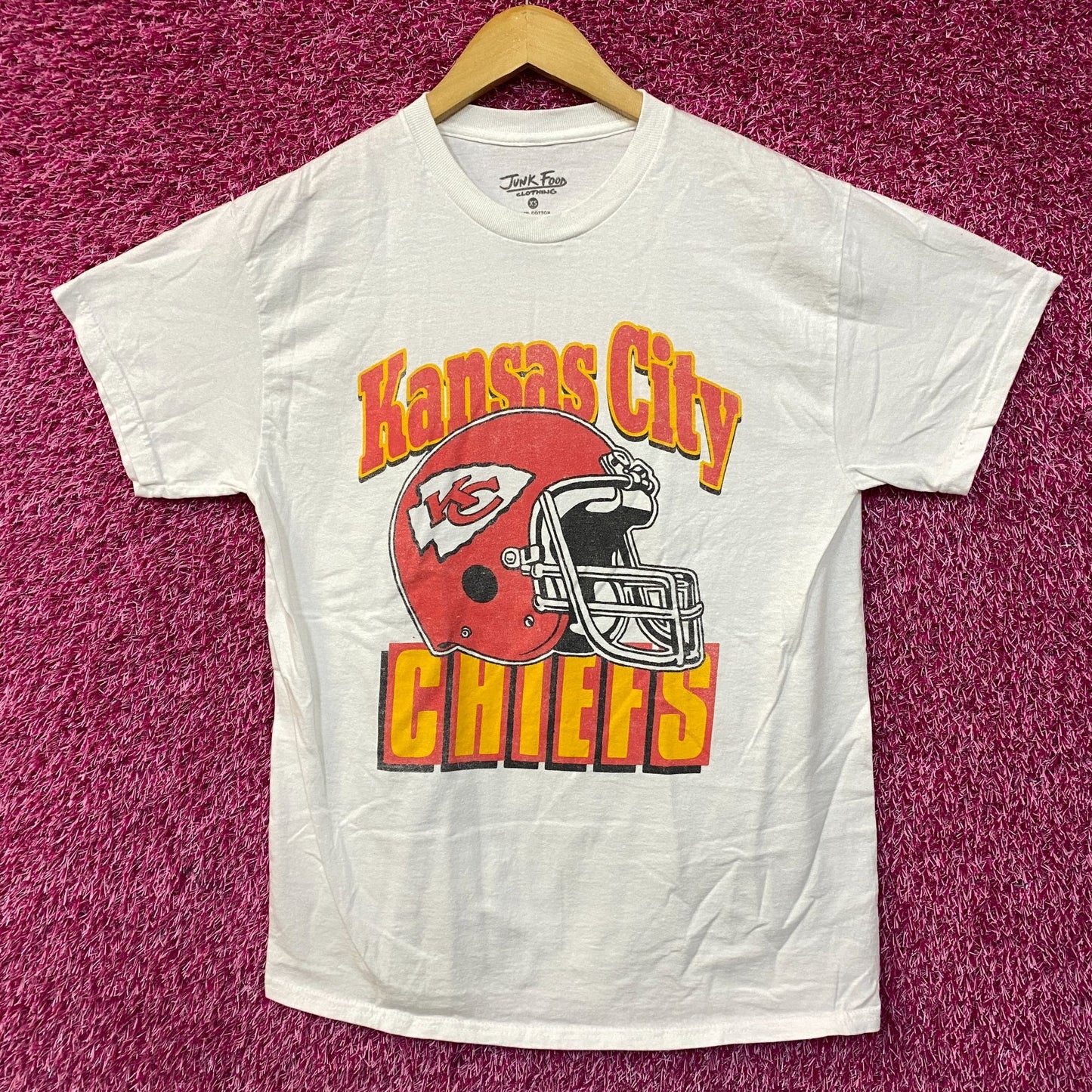 NFL Kansas City Chief Vintage Style Helmet Logo Football T-Shirt Extra Small