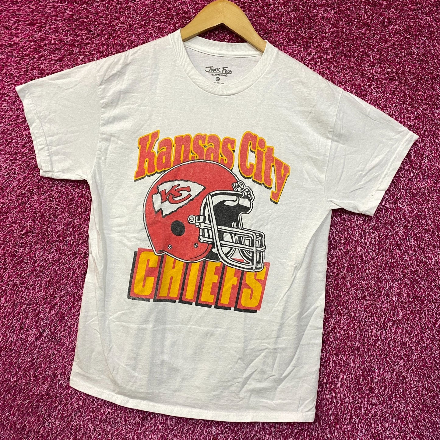 NFL Kansas City Chief Vintage Style Helmet Logo Football T-Shirt Extra Small