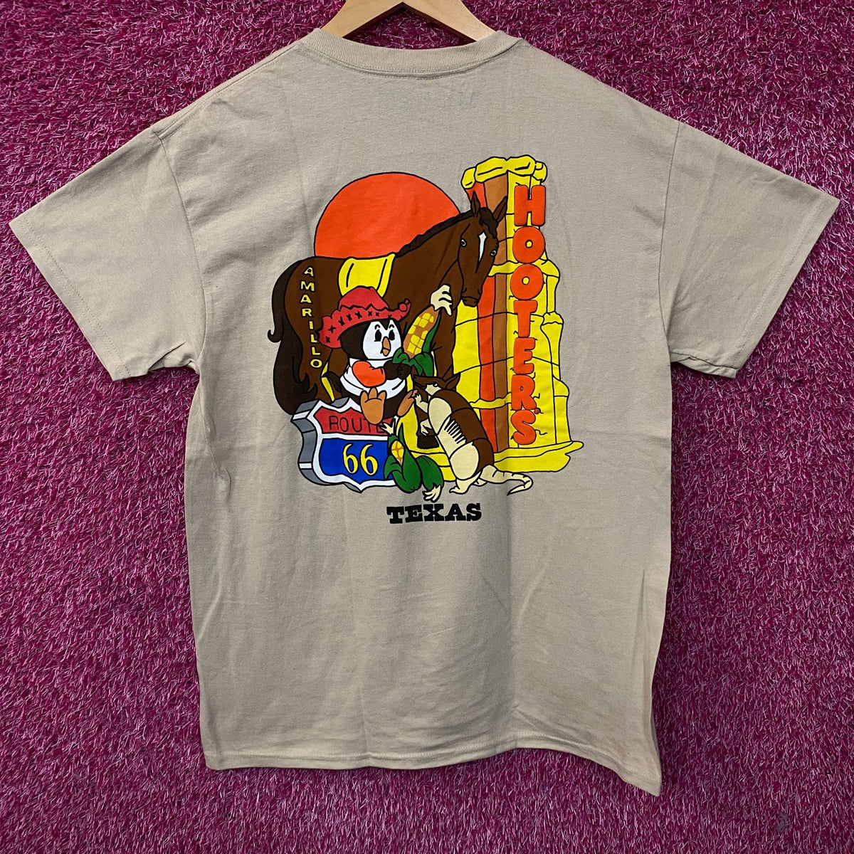 Hooters Amarillo, Texas Route 66 Location Graphic T-Shirt Medium