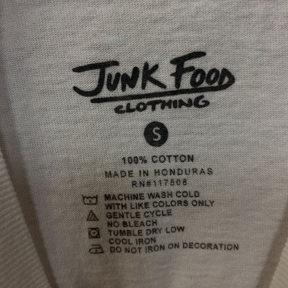 Junk Food Clothing Elf "Stick to the Main Four Food Groups" T-Shirt Small